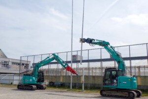 掲揚塔撤去状況